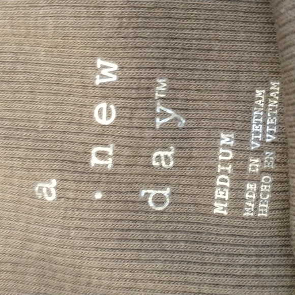 A New Day Tank Top Size Medium - Picture 2 of 3